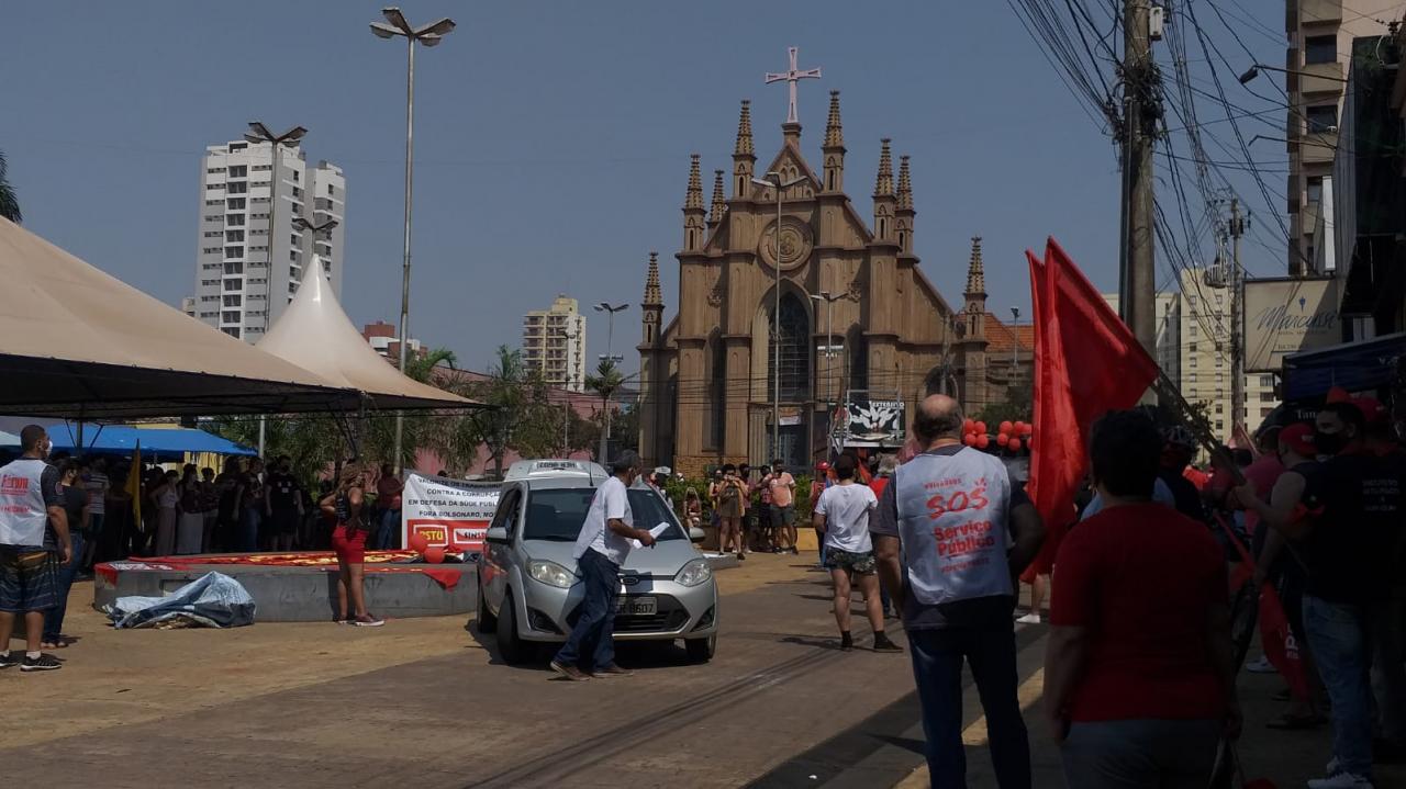 Foto 10 de 17 — Manifestantes fazem ato "Fora Bolsonaro" na Praça Santa Cruz; veja imagens
